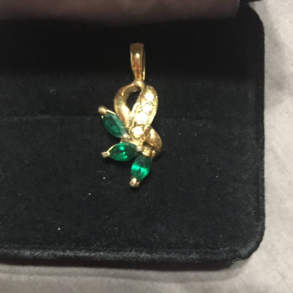 Emerald and diamond pendant